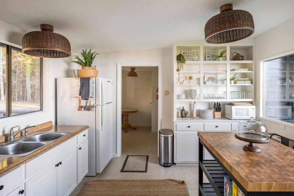 Driftwood Lodge ~ 5 Bedroom / 7 Bath ~ 30-Acre Private Estate On Hwy 1 ~ Hot Tub ~ Oceanview ~ Reunions & Retreats Walsh Landing Exteriér fotografie