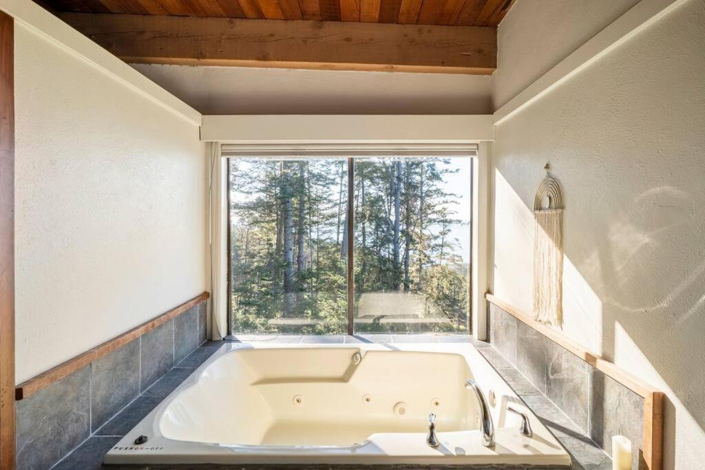 Driftwood Lodge ~ 5 Bedroom / 7 Bath ~ 30-Acre Private Estate On Hwy 1 ~ Hot Tub ~ Oceanview ~ Reunions & Retreats Walsh Landing Exteriér fotografie