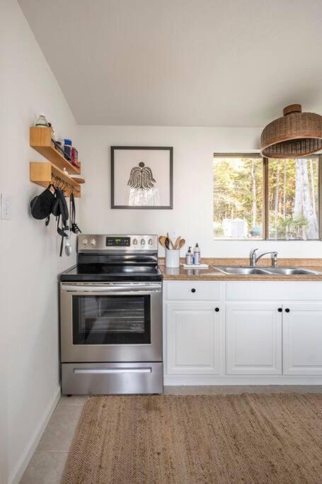 Driftwood Lodge ~ 5 Bedroom / 7 Bath ~ 30-Acre Private Estate On Hwy 1 ~ Hot Tub ~ Oceanview ~ Reunions & Retreats Walsh Landing Exteriér fotografie